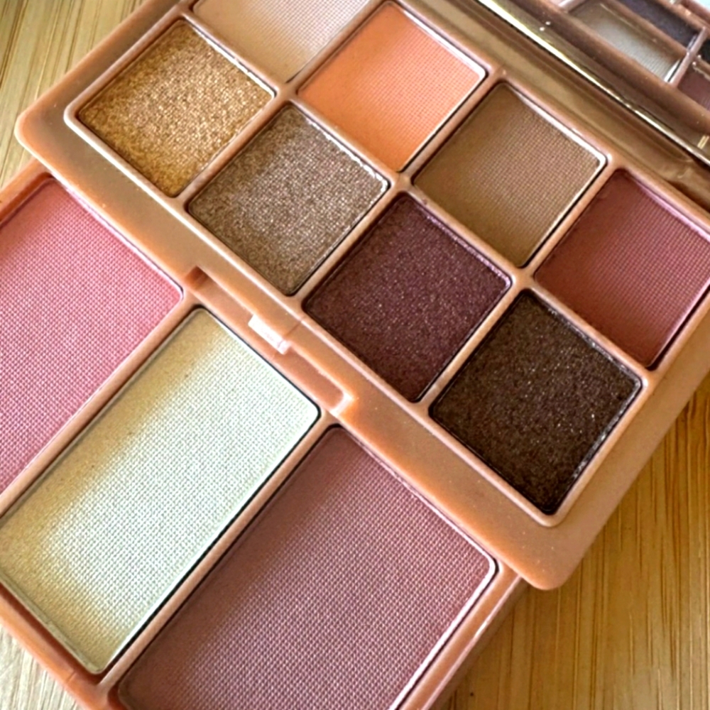 Khroma Beauty Kourtney KimKhloe Kardazzle Pallet
